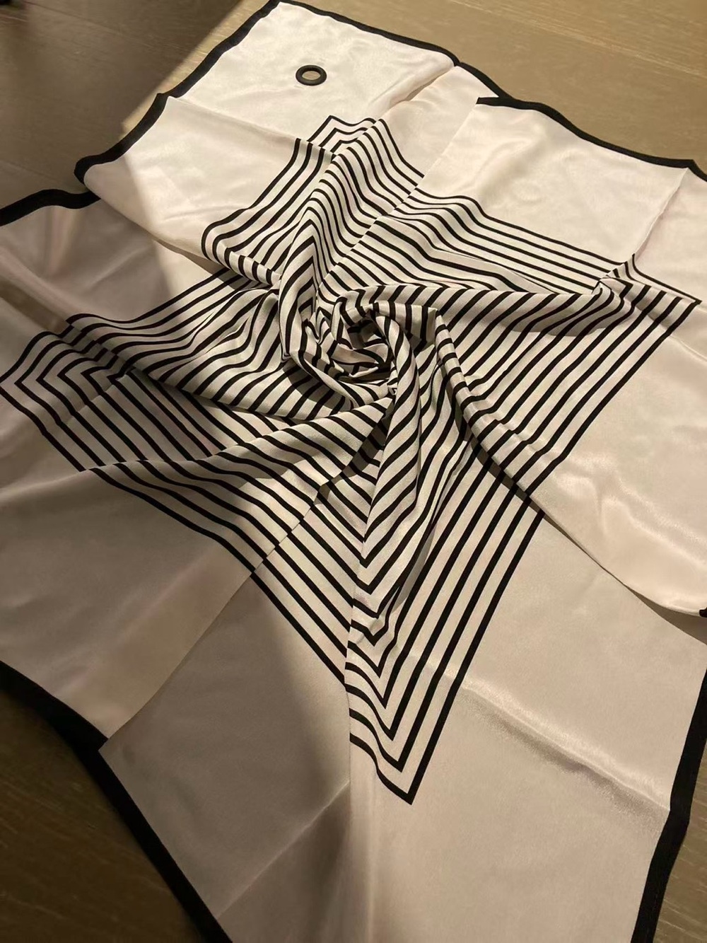 Toteme Luxury Black & White Geometric Tablecloth - Picture 8 of 9